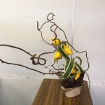 2020/10/13　久しぶりの変形花器をつかって